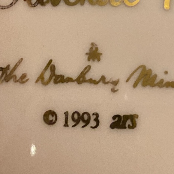 1993 Danbury Mint Hummel Porcelain Egg - Picture 6 of 6